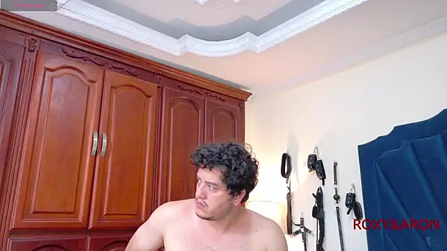 Snapshot of RoxyandAron2 chatting on May 11, 2026, 4:15 pm RoxyandAron2 online show from May 11, 2026, 4:15 pm