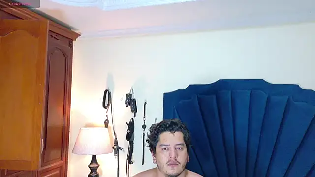 Snapshot of RoxyandAron2 chatting on May 16, 2026, 11:57 pm RoxyandAron2 online show from May 16, 2026, 11:57 pm