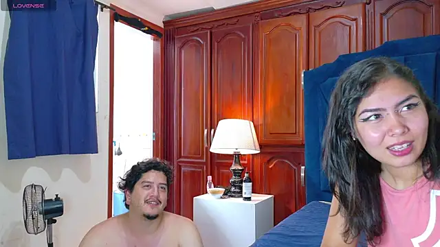 Snapshot of RoxyandAron2 chatting on May 31, 2026, 2:02 pm RoxyandAron2 online show from May 31, 2026, 2:02 pm