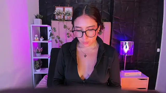 Snapshot of Bonnali_lune chatting on October 31, 2025, 2:40 pm Bonnali lune online show from October 31, 2025, 2:40 pm