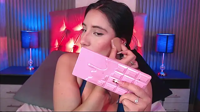 Snapshot of Bonnali_lune chatting on November 29, 2025, 10:24 pm Bonnali lune online show from November 29, 2025, 10:24 pm