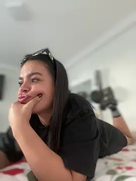 JuanitaMore01 online show from December 22, 2025, 7:55 pm