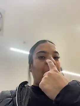 JuanitaMore01 online show from April 30, 2026, 8:57 pm