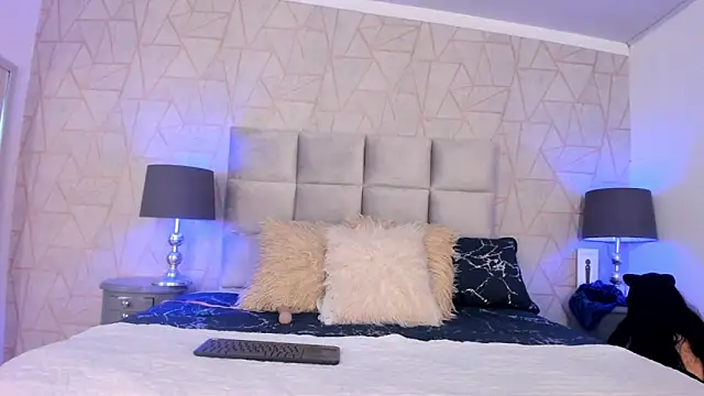 Emely florence  online show from November 2, 2025, 3:36 pm