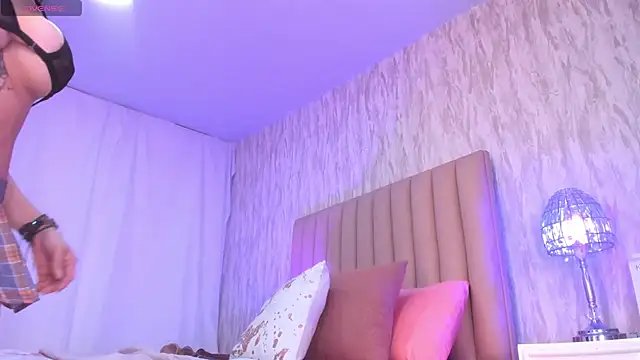Snapshot of Emely_florence_ chatting on June 20, 2026, 7:27 pm Emely florence online show from June 20, 2026, 7:27 pm