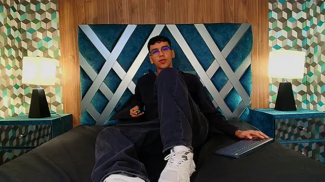 Snapshot of Aiden_Royce chatting on September 11, 2025, 5:18 am Aiden Royce online show from September 11, 2025, 5:18 am