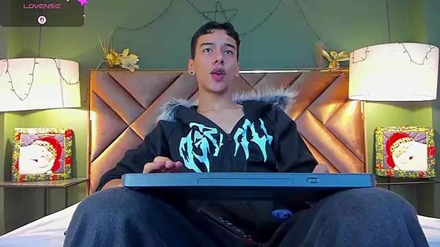 Snapshot of Aiden_Royce chatting on December 18, 2025, 3:23 am Aiden Royce online show from December 18, 2025, 3:23 am