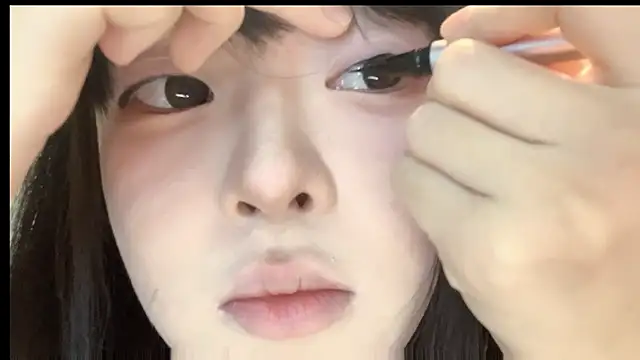 Snapshot of EnEn_xiaobao chatting on November 11, 2025, 3:56 pm EnEn xiaobao online show from November 11, 2025, 3:56 pm