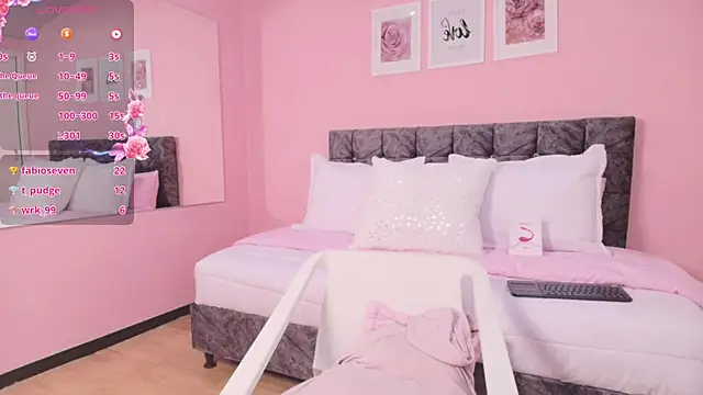 Snapshot of maddie_beauty chatting on October 18, 2025, 11:49 pm maddie beauty online show from October 18, 2025, 11:49 pm