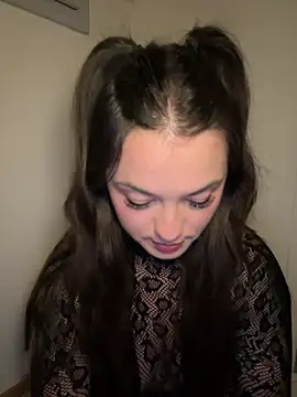 Snapshot of liloush__ chatting on May 14, 2026, 8:04 pm liloush online show from May 14, 2026, 8:04 pm