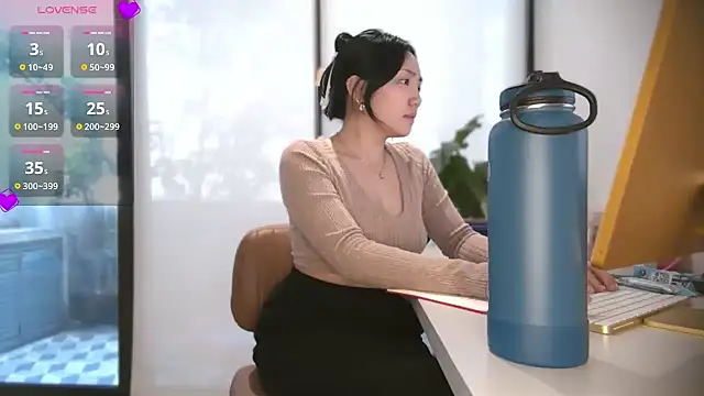 yuzhara online show from September 10, 2025, 3:23 pm