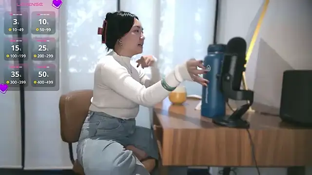 yuzhara online show from October 21, 2025, 2:18 pm