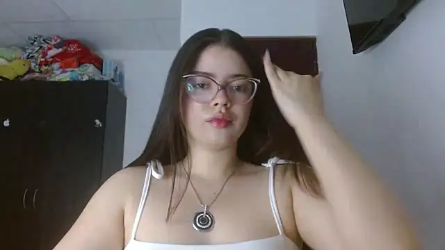 Valentina2390 online show from May 5, 2026, 1:35 am