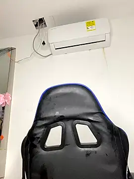 Snapshot of Rousevans_ chatting on November 1, 2025, 4:25 am Rousevans online show from November 1, 2025, 4:25 am