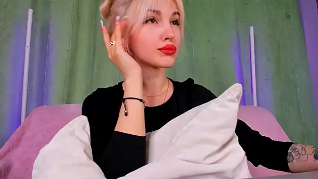Snapshot of LisaFoxyMe chatting on May 23, 2026, 1:33 am LisaFoxyMe online show from May 23, 2026, 1:33 am