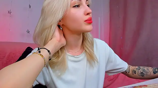 Snapshot of LisaFoxyMe chatting on May 28, 2026, 1:25 am LisaFoxyMe online show from May 28, 2026, 1:25 am