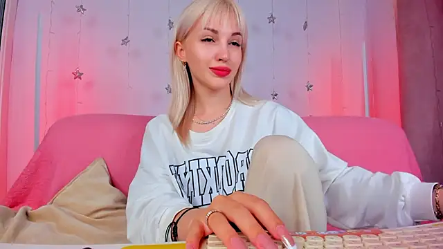Snapshot of LisaFoxyMe chatting on June 14, 2026, 1:14 am LisaFoxyMe online show from June 14, 2026, 1:14 am