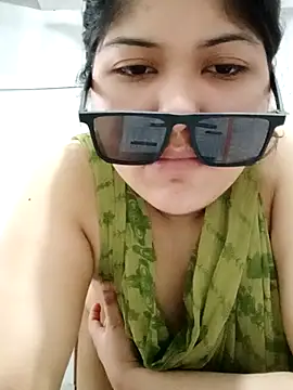 Snapshot of Nusrat-N chatting on September 16, 2025, 4:02 am Nusrat-N online show from September 16, 2025, 4:02 am