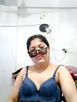 Snapshot of Nusrat-N chatting on September 30, 2025, 1:32 am Nusrat-N online show from September 30, 2025, 1:32 am