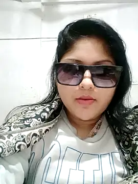 Snapshot of Nusrat-N chatting on December 15, 2025, 4:11 pm Nusrat-N online show from December 15, 2025, 4:11 pm