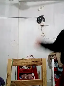 Snapshot of Nusrat-N chatting on December 17, 2025, 5:35 am Nusrat-N online show from December 17, 2025, 5:35 am