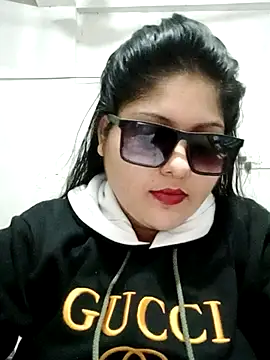 Snapshot of Nusrat-N chatting on December 18, 2025, 5:52 pm Nusrat-N online show from December 18, 2025, 5:52 pm