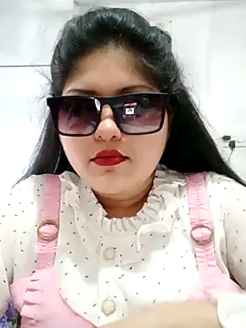 Snapshot of Nusrat-N chatting on December 20, 2025, 7:04 am Nusrat-N online show from December 20, 2025, 7:04 am