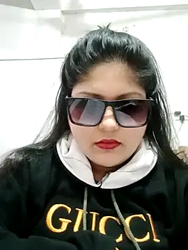 Snapshot of Nusrat-N chatting on December 21, 2025, 3:57 am Nusrat-N online show from December 21, 2025, 3:57 am