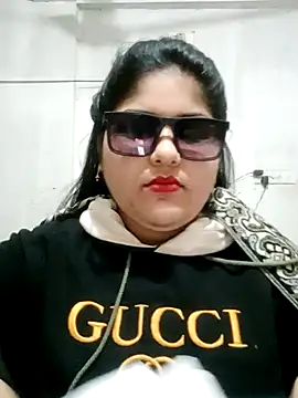 Snapshot of Nusrat-N chatting on January 17, 2026, 12:37 am Nusrat-N online show from January 17, 2026, 12:37 am