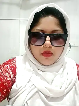 Snapshot of Nusrat-N chatting on February 19, 2026, 12:23 pm Nusrat-N online show from February 19, 2026, 12:23 pm