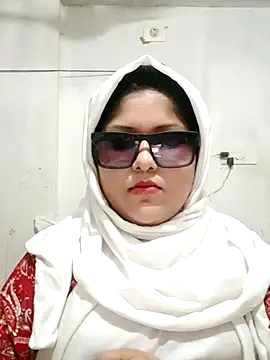 Snapshot of Nusrat-N chatting on February 27, 2026, 2:06 pm Nusrat-N online show from February 27, 2026, 2:06 pm