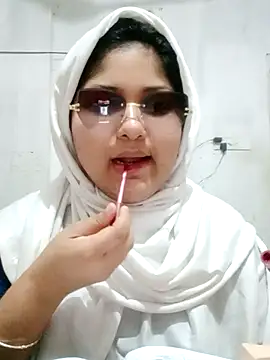 Snapshot of Nusrat-N chatting on March 4, 2026, 1:22 am Nusrat-N online show from March 4, 2026, 1:22 am