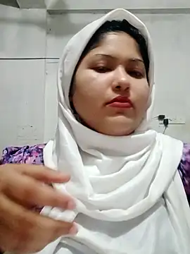 Snapshot of Nusrat-N chatting on April 1, 2026, 9:23 pm Nusrat-N online show from April 1, 2026, 9:23 pm