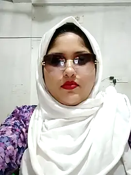 Snapshot of Nusrat-N chatting on April 5, 2026, 10:40 pm Nusrat-N online show from April 5, 2026, 10:40 pm