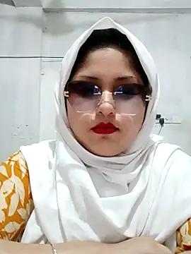 Snapshot of Nusrat-N chatting on April 12, 2026, 1:32 am Nusrat-N online show from April 12, 2026, 1:32 am