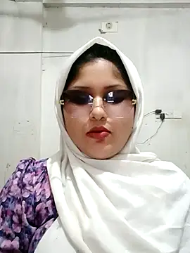 Snapshot of Nusrat-N chatting on April 17, 2026, 12:08 pm Nusrat-N online show from April 17, 2026, 12:08 pm