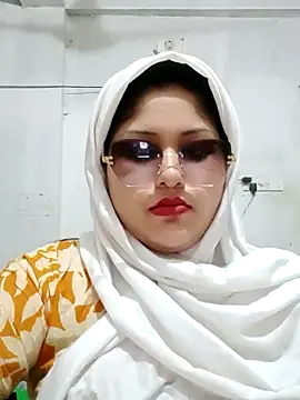 Snapshot of Nusrat-N chatting on April 18, 2026, 12:36 am Nusrat-N online show from April 18, 2026, 12:36 am