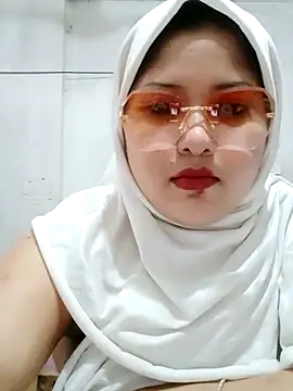 Snapshot of Nusrat-N chatting on April 21, 2026, 2:51 am Nusrat-N online show from April 21, 2026, 2:51 am
