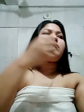 Snapshot of Nusrat-N chatting on April 23, 2026, 12:34 am Nusrat-N online show from April 23, 2026, 12:34 am