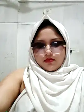 Snapshot of Nusrat-N chatting on April 26, 2026, 12:25 pm Nusrat-N online show from April 26, 2026, 12:25 pm