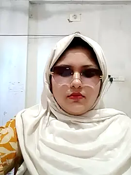 Snapshot of Nusrat-N chatting on May 11, 2026, 3:01 am Nusrat-N online show from May 11, 2026, 3:01 am