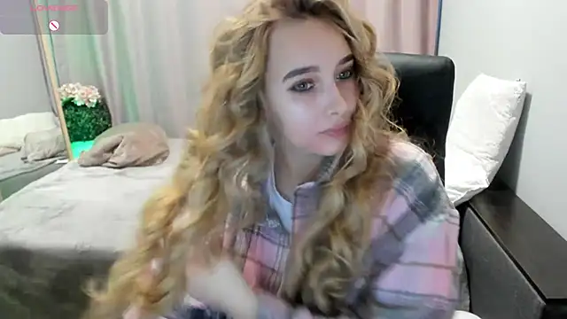 TaisiaHot online show from March 9, 2026, 9:02 am