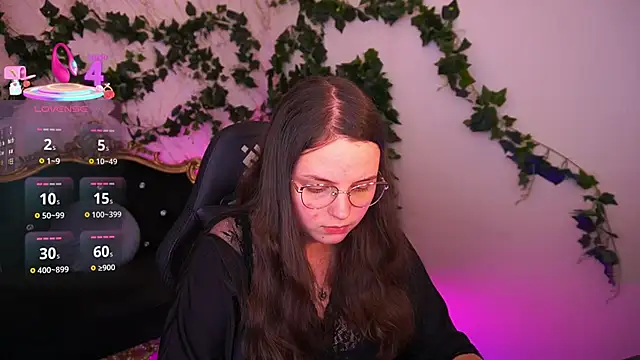 Snapshot of SophieDreamss chatting on December 14, 2025, 11:09 pm SophieDreamss online show from December 14, 2025, 11:09 pm