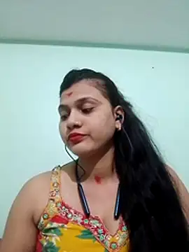 Snapshot of Kavya-Tiwari chatting on November 5, 2025, 7:03 pm Kavya-Tiwari online show from November 5, 2025, 7:03 pm