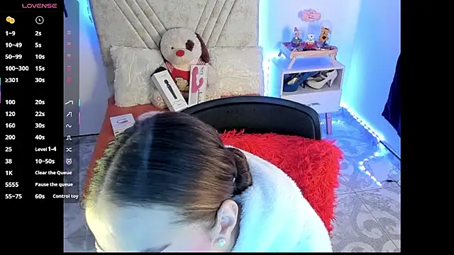 Mia Victoria22 online show from July 17, 2026, 4:34 pm