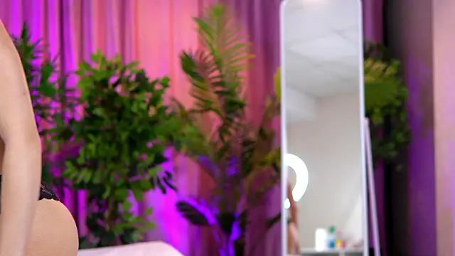 Snapshot of LalaRoze chatting on March 5, 2026, 7:32 pm LalaRoze online show from March 5, 2026, 7:32 pm