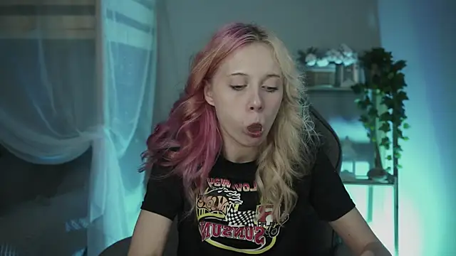 Snapshot of SakuraBliss chatting on October 22, 2025, 3:34 pm SakuraBliss online show from October 22, 2025, 3:34 pm