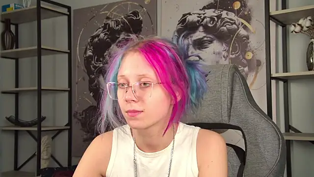 Snapshot of SakuraBliss chatting on November 18, 2025, 3:49 pm SakuraBliss online show from November 18, 2025, 3:49 pm