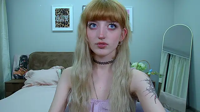 MistyMarlo online show from April 25, 2026, 5:43 pm