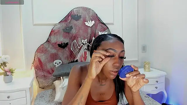 Snapshot of Anamonrroe chatting on October 23, 2025, 7:56 pm Anamonrroe online show from October 23, 2025, 7:56 pm